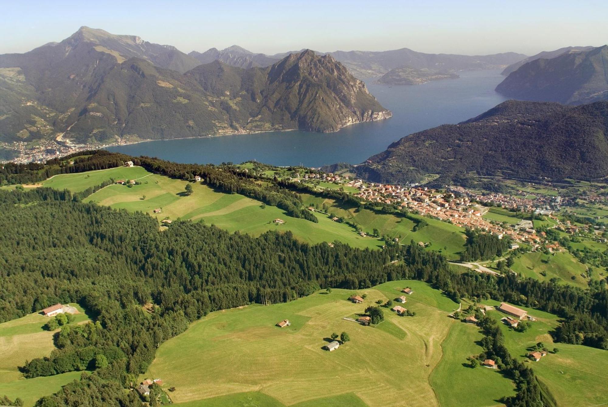 La Casa Sull' Altopiano Mountain Lake Iseo Hospitality Bossico Luaran gambar